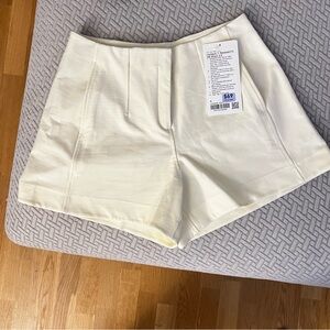 NWT Lululemon Utilitech Relaxed Fit HR Shorts 3.5”